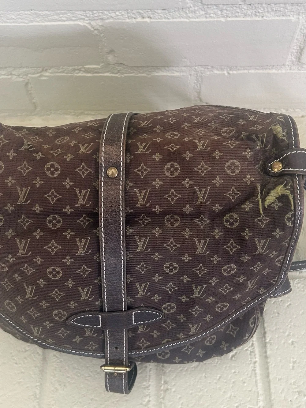 Louis Vuitton Ebene Saumur 25